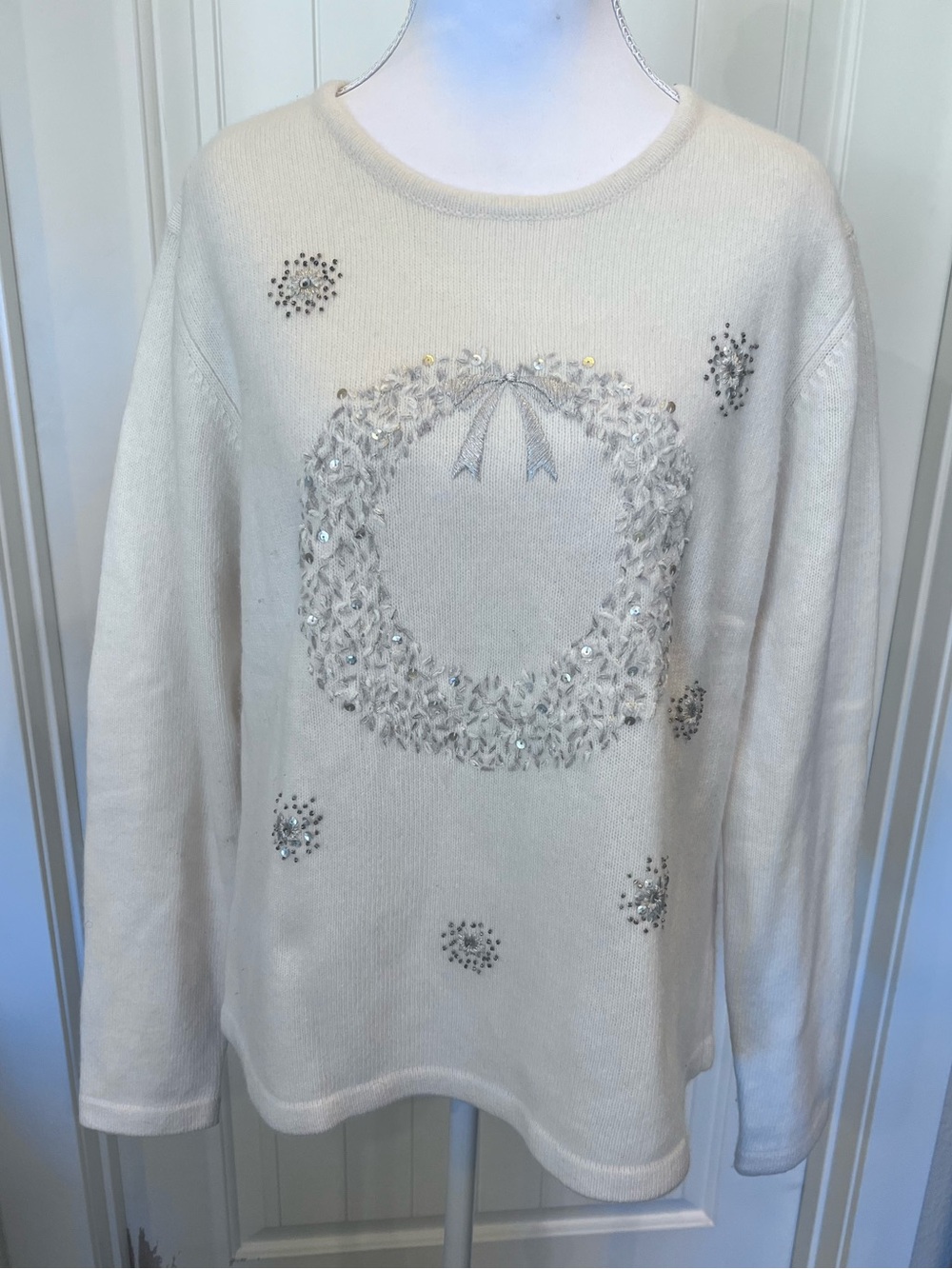Orvis Cream Crewneck Sweater Sequin Wreath 70% Lambswool 20% Angora Medium